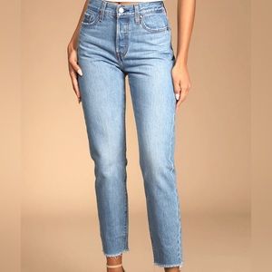 Levi's Wedgie Straight Medium Wash High-Rise Distressed Cropped Jeans